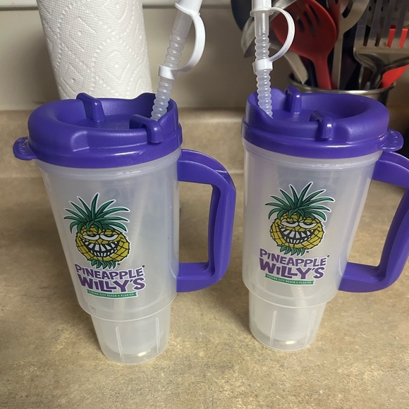 2 Pineapple Willy's I love this beach daiquiri travel cups with reusable straws - Picture 2 of 5